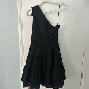 Chic Black One-Shoulder Dress